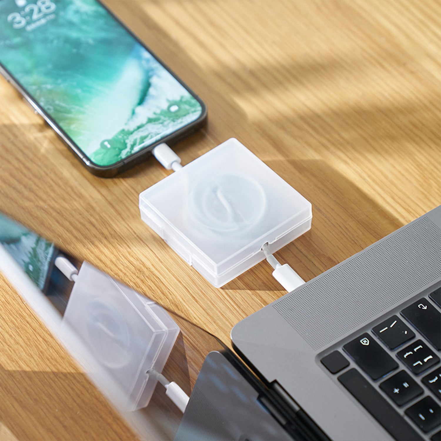 蓋付きケーブルオーガナイザーボックス、ケーブルコード収納オーガナイザーボックス3個、ワイヤータイ21個、ケーブルラベル54枚、7つのコンパートメント、充電器オーガナイザー付き