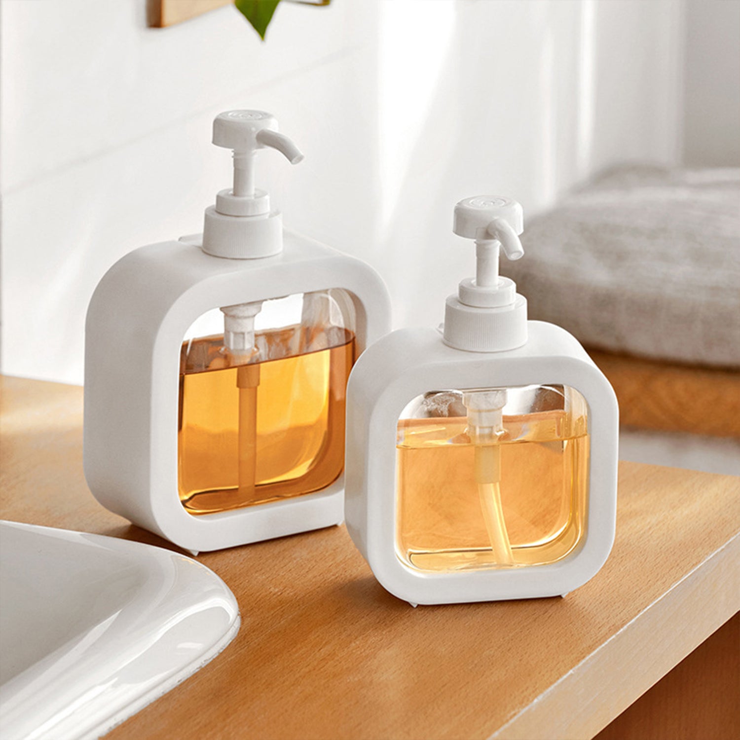 Clear Plastic Pump Bottle Dispenser, Refillable Empty Bottle Container with Pump for Essential Oil Soap Lotion Shampoo, 2 Pcs